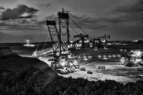 mining-excavator-1024x682_edited.jpg
