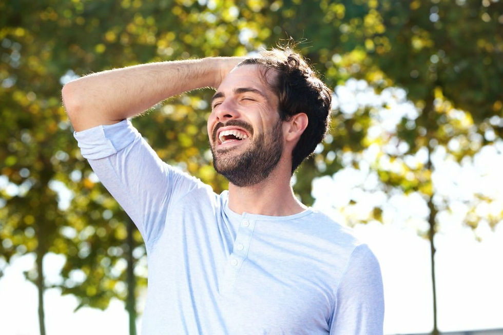 Paziente felice dopo il trapianto di capelli in Turchia