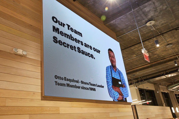 Jumbo tron, team leader welcome