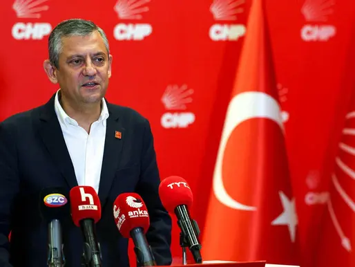 Özel’den sert suçlama: “genel merkezi ele geçirmeye çalışıyorlar”