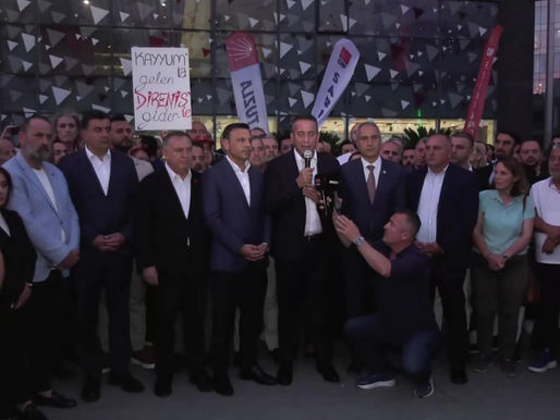 CHP İstanbul il binasına kurulan barikat aşıldı