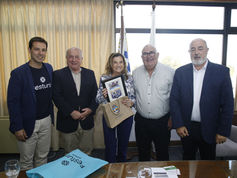 No Uruguai, Festuris formaliza convite ao governo de Maldonado