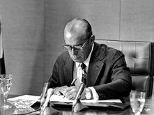 Senado aprova revogação da Lei de Segurança Nacional