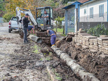 CANELA - Prefeitura faz parceria com moradores e inicia substituição de tubulações antigas