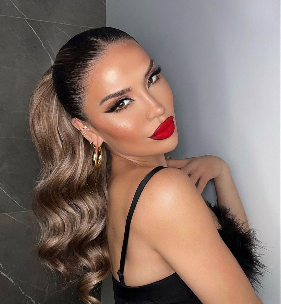 Bride with statement lip makeup look
