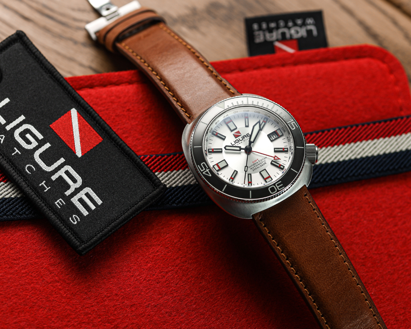 Side view of the Ligure watch case and bezel
