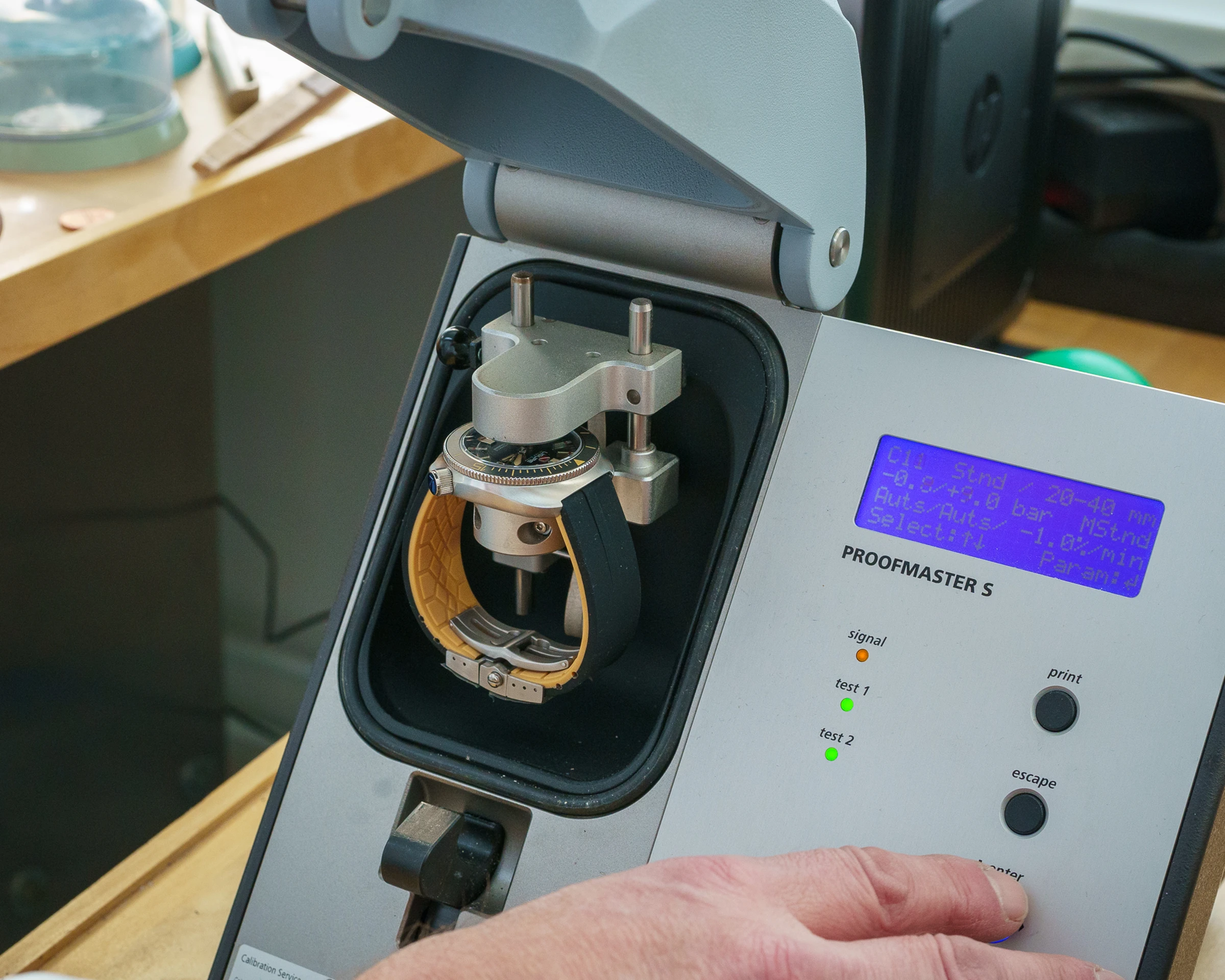 Quality inspection of the finished Ligure timepiece