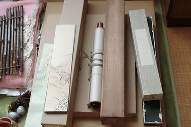 箱に入った掛軸
