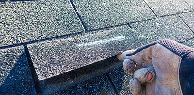 屋根の状態を点検