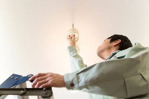 高所の電球交換