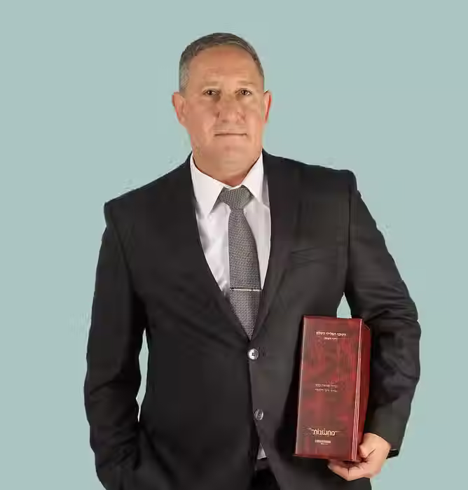 עורך דין פלילי רובי גלבוע. מה ההבדל בין חקירה תחת אזהרה לחקירה של חשוד? מתי להביא עורך דין