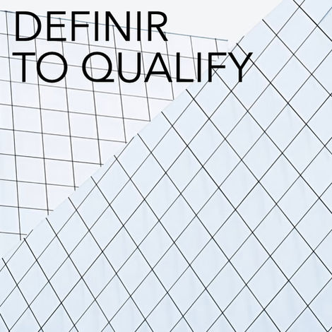 Définir un cahier des charges est une étape essentielle en architecture intérieure, car il fixe les bases et les objectifs du projet. Il s’agit d’un document qui décrit précisément les besoins du client, les contraintes techniques, les exigences fonctionnelles, esthétiques et budgétaires, ainsi que les délais de réalisation. Le cahier des charges sert de guide pour l’architecte et les différents intervenants, en clarifiant ce qui est attendu et en évitant les malentendus. Il peut inclure les plans existants, les matériaux souhaités, les normes à respecter, ainsi que les priorités en termes de confort, lumière, acoustique et circulation. En définissant ces éléments dès le départ, le cahier des charges permet de structurer la réflexion, d’orienter la conception et de garantir que le résultat final correspond aux besoins et aux attentes du client, tout en respectant les contraintes techniques et financières.