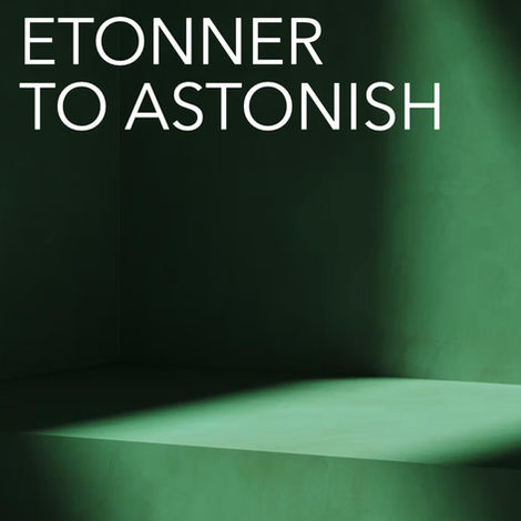 Étonner en architecture intérieure consiste à surprendre et captiver les occupants d’un espace par des choix audacieux et inattendus, tout en conservant fonctionnalité et confort. Cela peut passer par des matériaux originaux, des jeux de lumière, des couleurs contrastées, des volumes décalés ou des détails décoratifs insolites qui créent une expérience sensorielle forte. L’architecte intérieur cherche à stimuler la curiosité, provoquer des émotions et transformer un lieu banal en un espace mémorable. Étonner ne signifie pas briser l’harmonie : il s’agit d’introduire des éléments surprenants qui enrichissent l’espace et renforcent son identité, tout en respectant le style et les besoins du client. Cette approche exige créativité, audace et maîtrise technique, permettant de concevoir des intérieurs qui marquent les esprits et font vivre une expérience unique, où chaque détail participe à l’émerveillement et au plaisir d’habiter ou de travailler dans ces lieux.