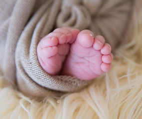 Newborn detail feet