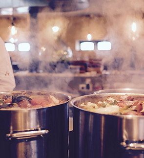 Lebensmittel Kochen in Steaming Töpfe
