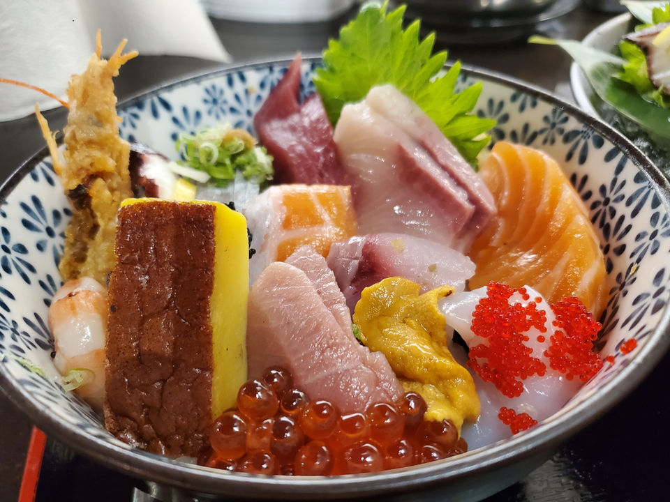 deluxe chirashi.jpg