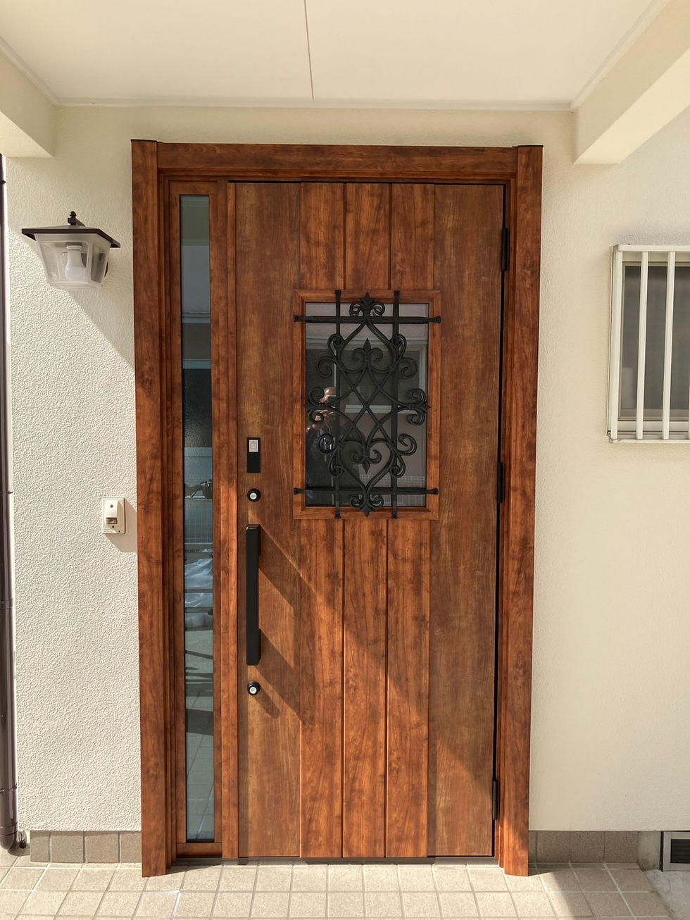 玄関ドア交換工事　施工後