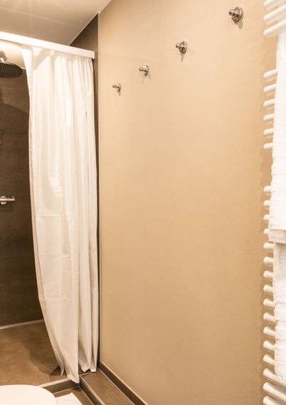 Badezimmer im  Dreibettzimmer Hotel Bristol