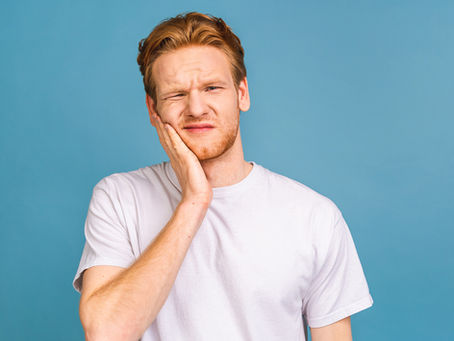 Man med tandsmärta