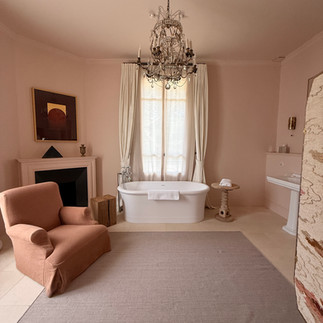 Chambre lumineuse dans un domaine rénové près de Montpellier, cadre confortable pour séminaires résidentiels