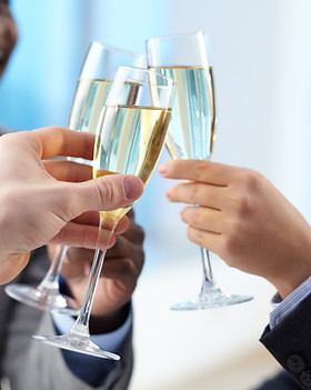 businesspeople-celebrating-agreement-wit