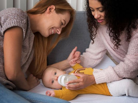 Newborn Feeding Basics: Breastfeeding vs. Formula Feeding