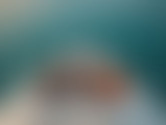 Sortie en mer privative en petit comité en Martinique, groupe profitant du coucher de soleil sur un bateau