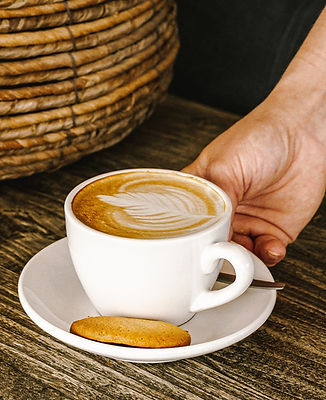 Grandcafé Rijn_Cappuccino uitgeserveerd_edited.jpg