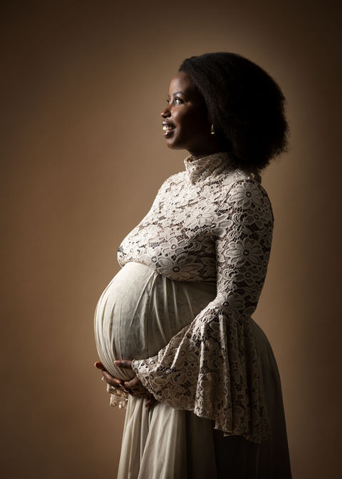 Gravidfotografering med brune nuancer
