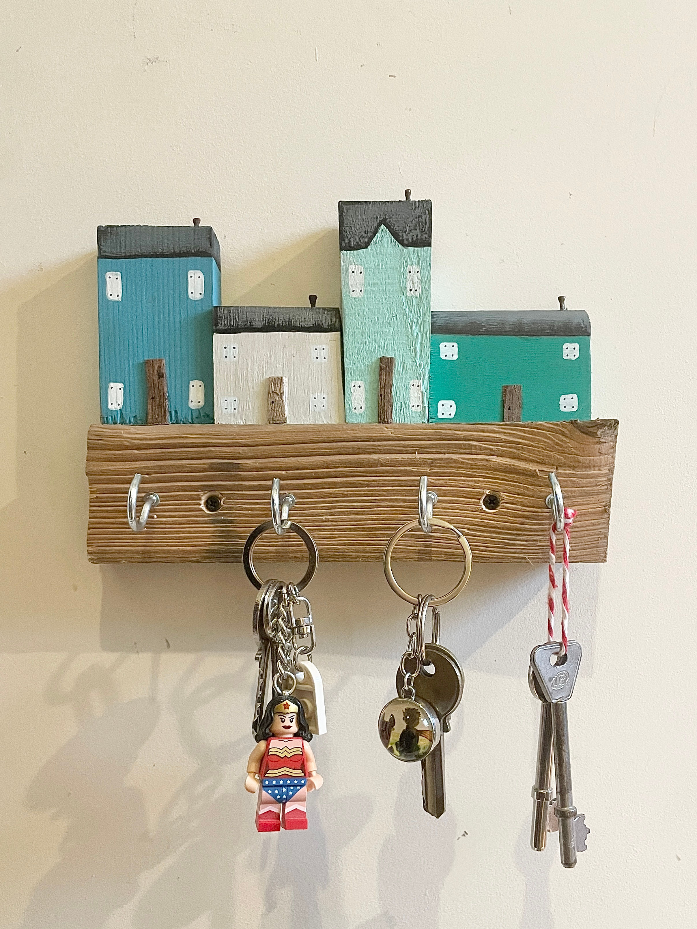 4 HOOK KEY HOLDER- silver hooks