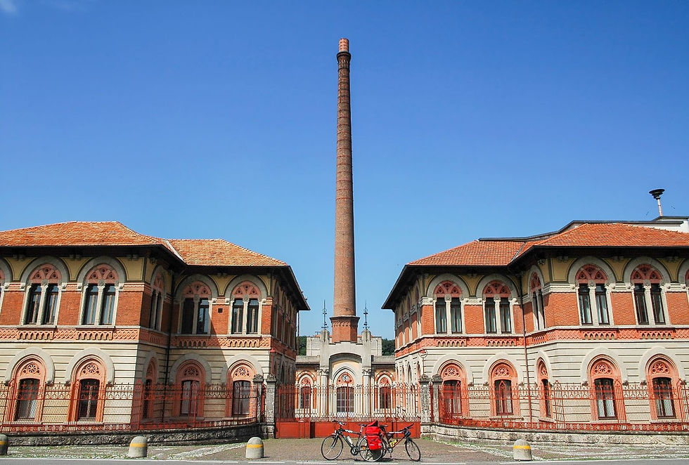 Visita Guidata al Villaggio Operaio Crespi d'Adda tra Curiosità e Segreti