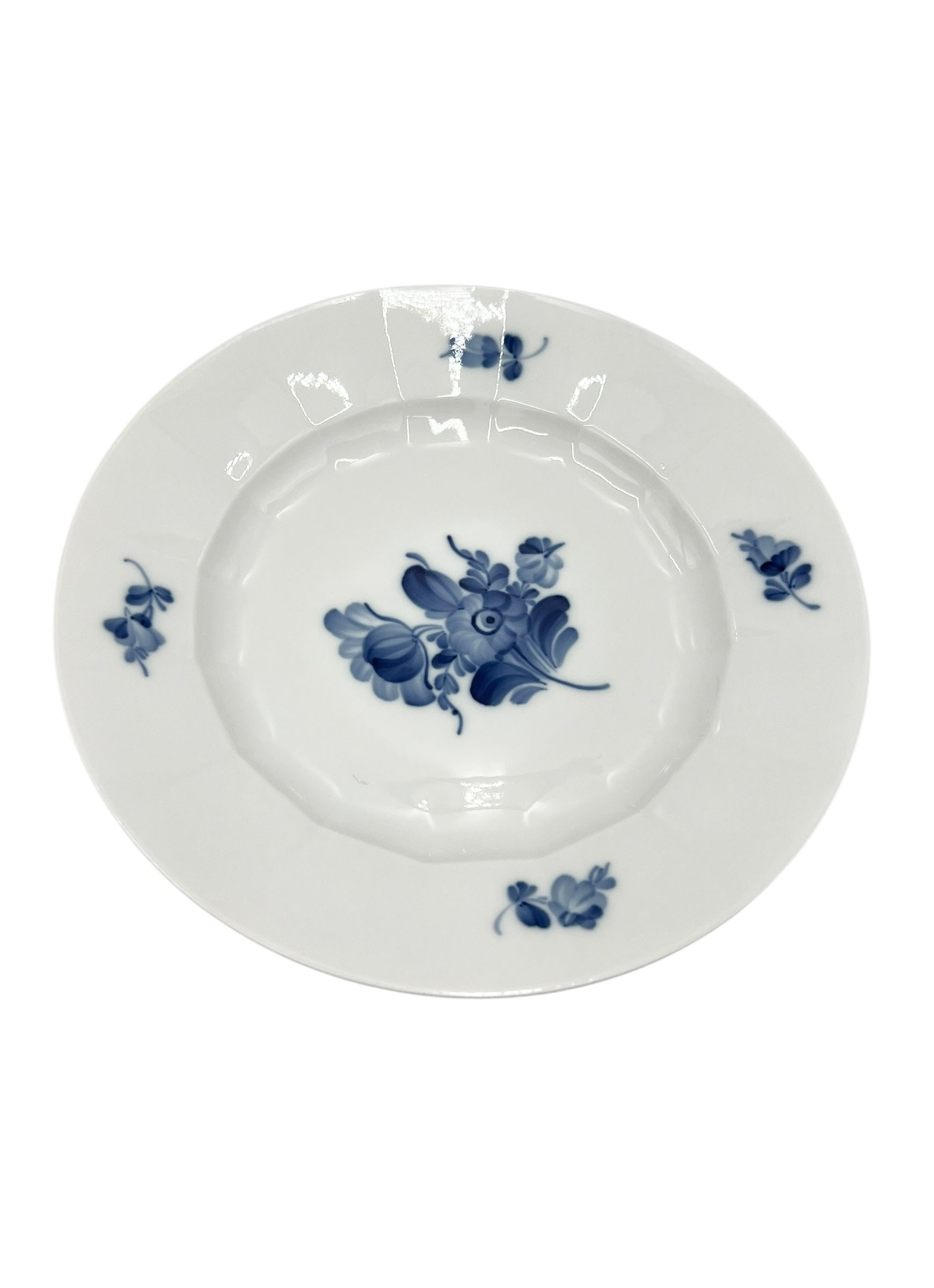 Nr: 10/8550 - Frokosttallerken - Blå Blomst Kantet Royal Copenhagen RC