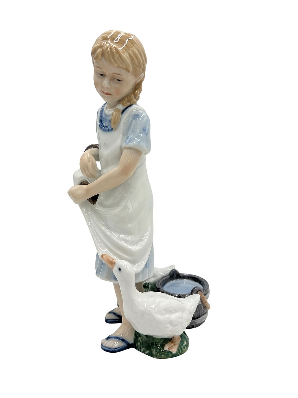 Thumbnail: Nr: 450 - Pigen med ænder - Royal Copenhagen RC