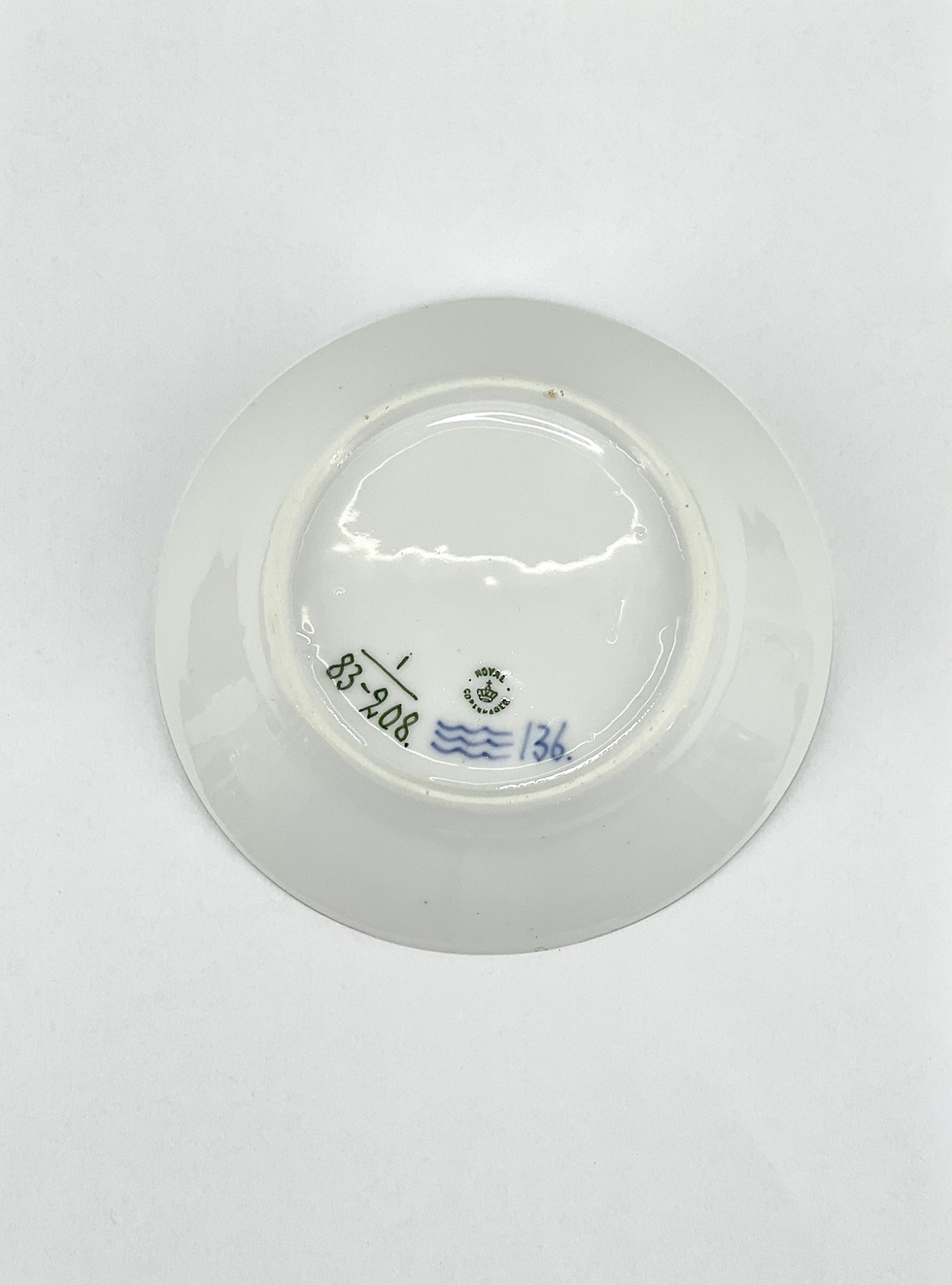 Miniaturebillede: Nr: 1/83-208 - Asiet / Underskål til chokolade - Musselmalet Royal Copenhagen RC