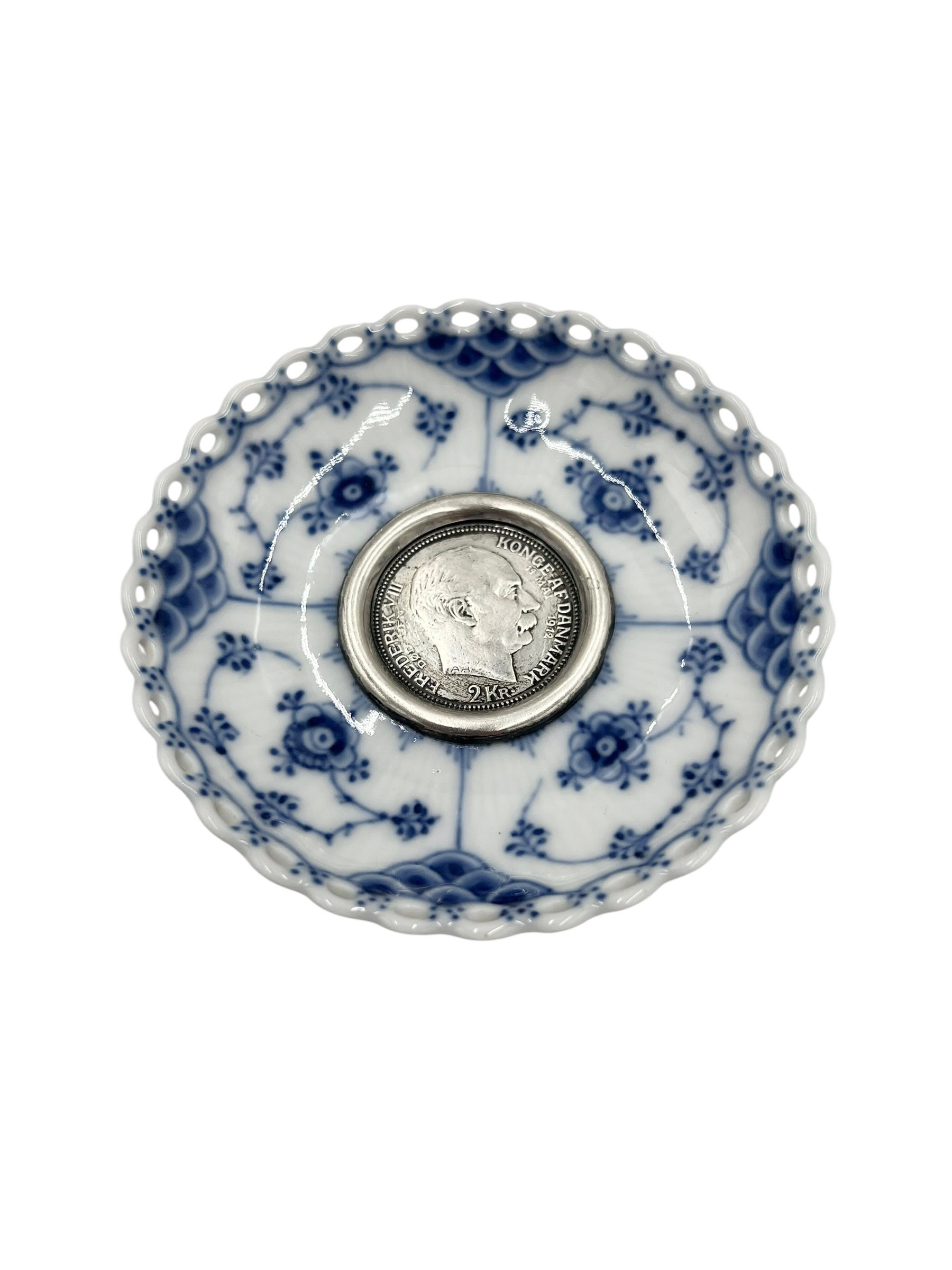 Nr: 1/1009 - Lysmanchet med monteret 2-Kronemønt - Helblonde Royal Copenhagen RC
