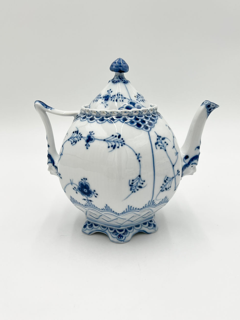 Nr: 137 - 136 - Tekande - Helblonde Royal Copenhagen RC
