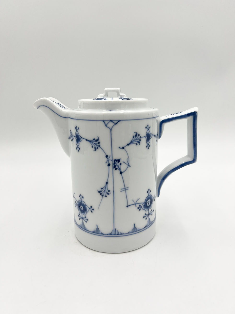 Thumbnail: Nr: 1/372 - Sjælden kande - Musselmalet Royal Copenhagen RC