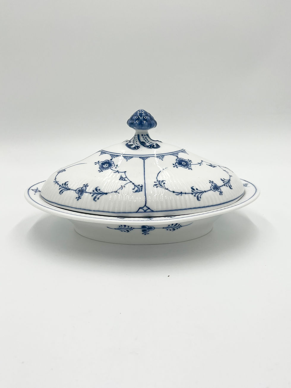 Nr: 1/280 - Sjælden Oval skål med låg - Musselmalet Royal Copenhagen RC