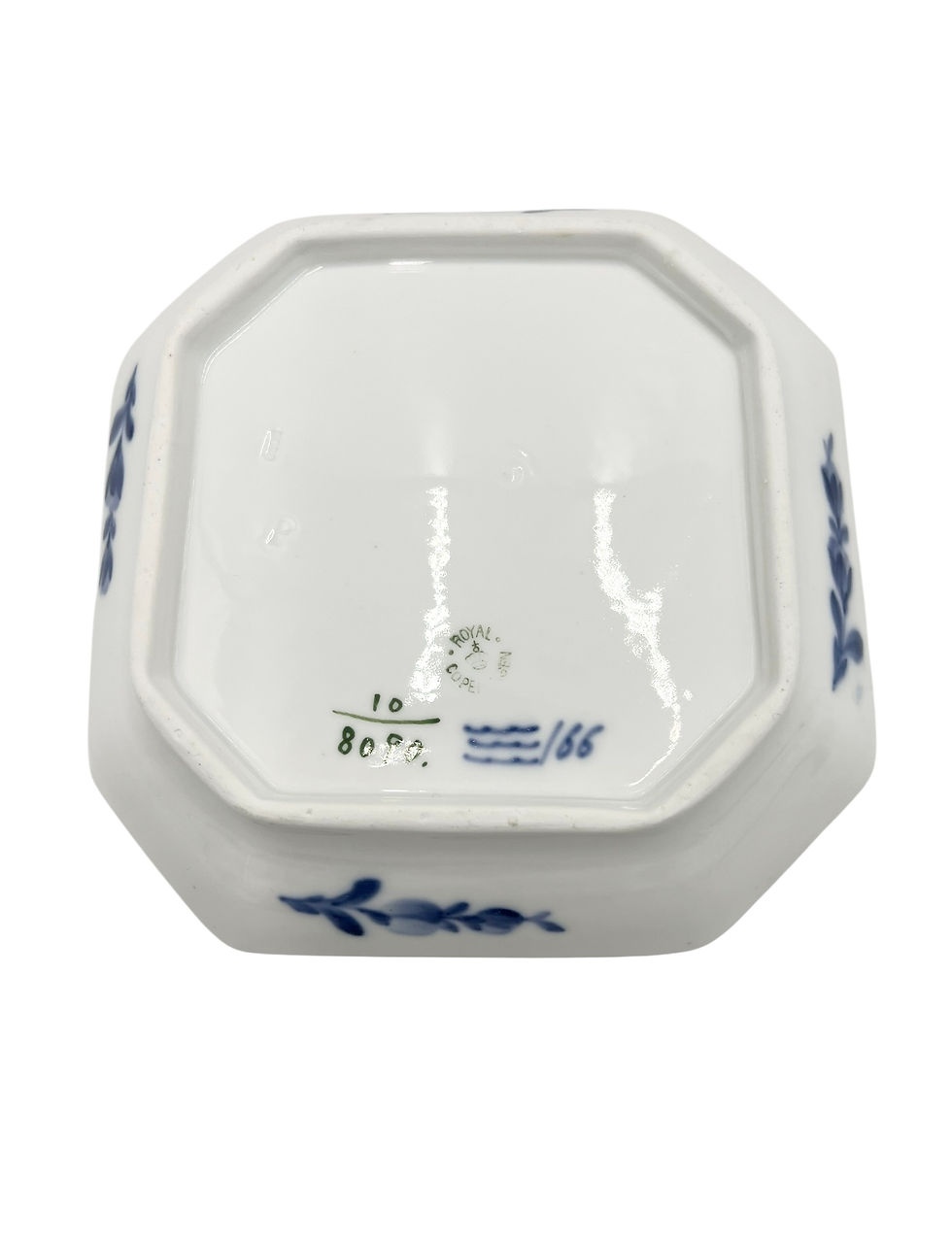Miniaturebillede: Nr: 10/8090 - Stort sættefad - Blå Blomst Flettet Royal Copenhagen RC