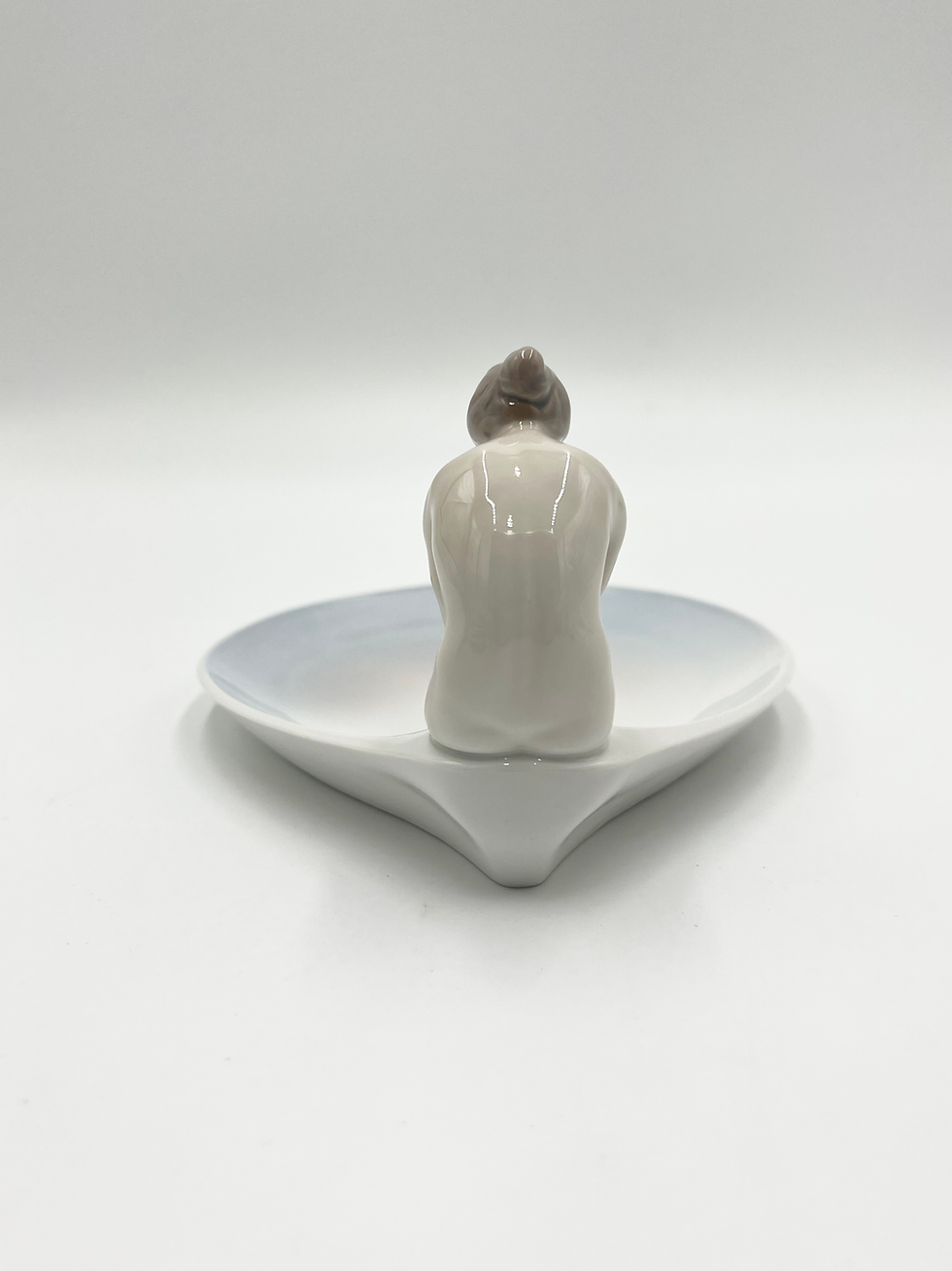 Miniaturebillede: Nr: 1532 - Sjælden Pige på fad "Meditation" Bing og Grøndahl B&G