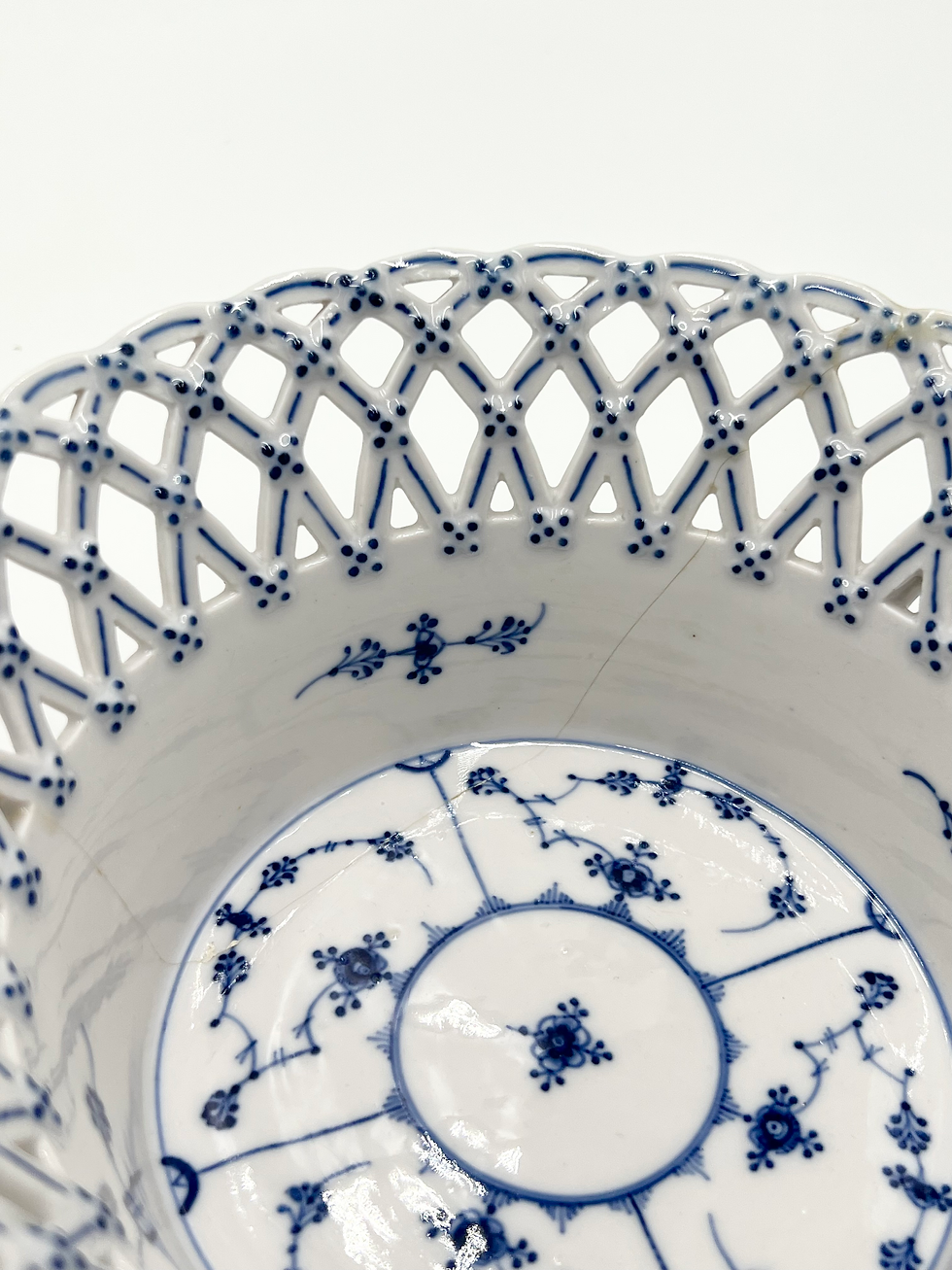 Thumbnail: Frugtskål - Helblonde Royal Copenhagen RC