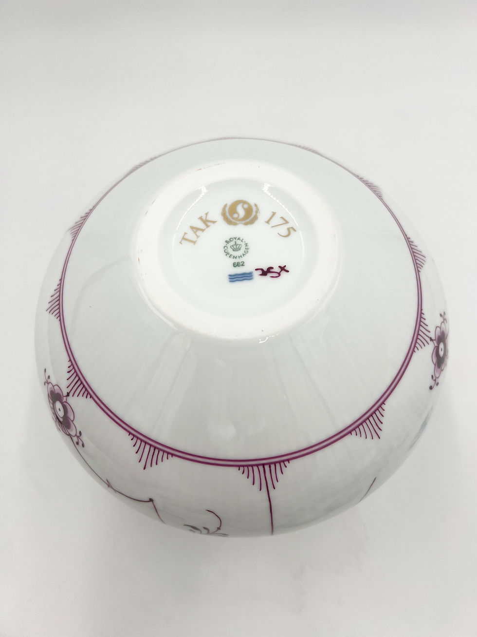 Miniaturebillede: Nr: 682 - Stor sjælden vase - Purpur Musselmalet Royal Copenhagen RC