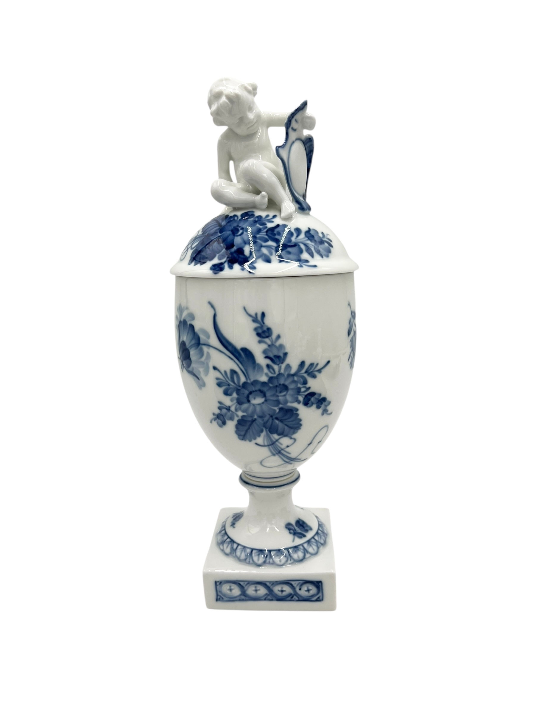 Nr: 10/1754 - Lågpokal - Blå Blomst Svejflet Royal Copenhagen RC