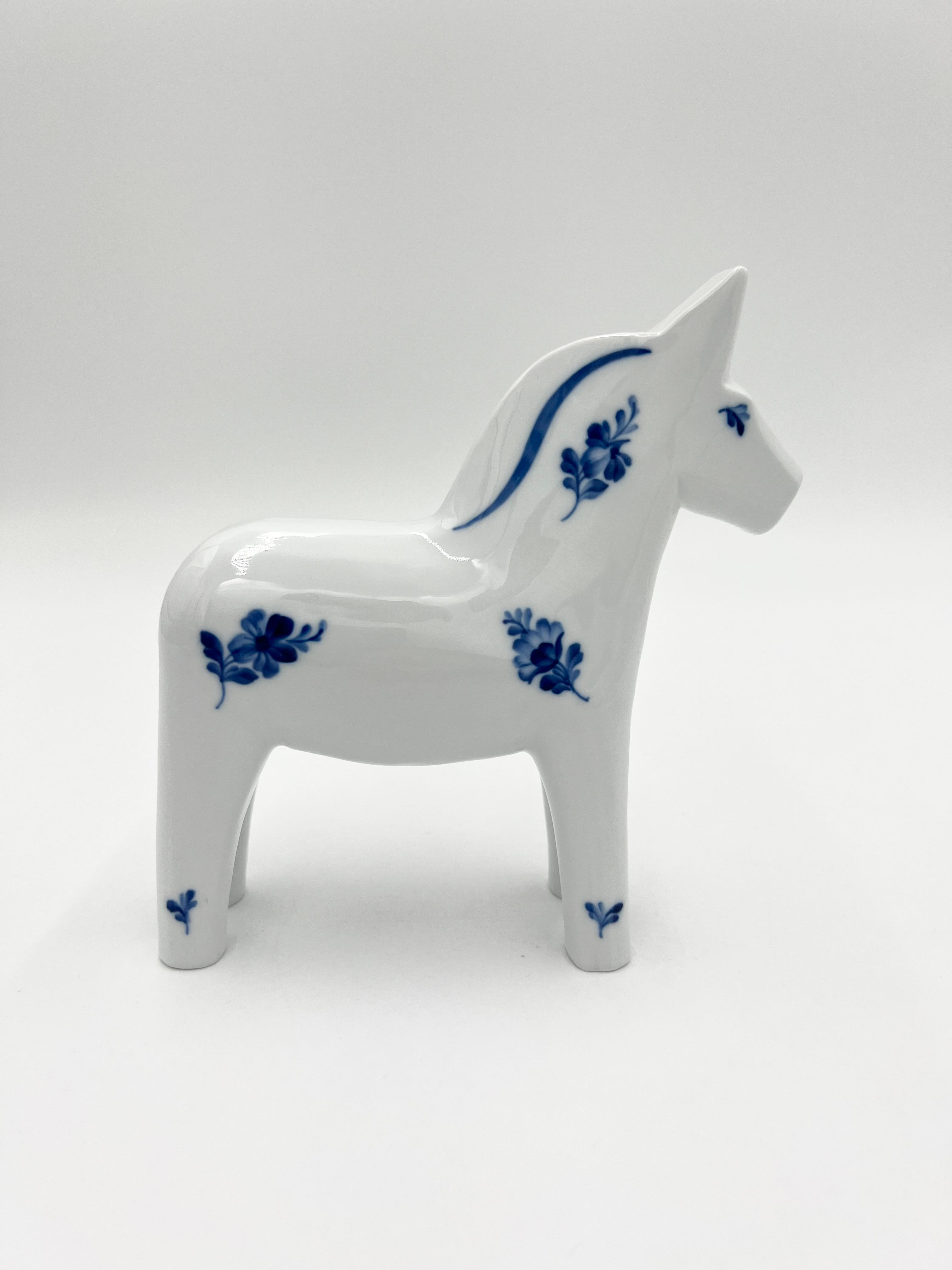 Nr: 570 - Sjælden Dalarhest - Blå Blomst Royal Copenhagen RC