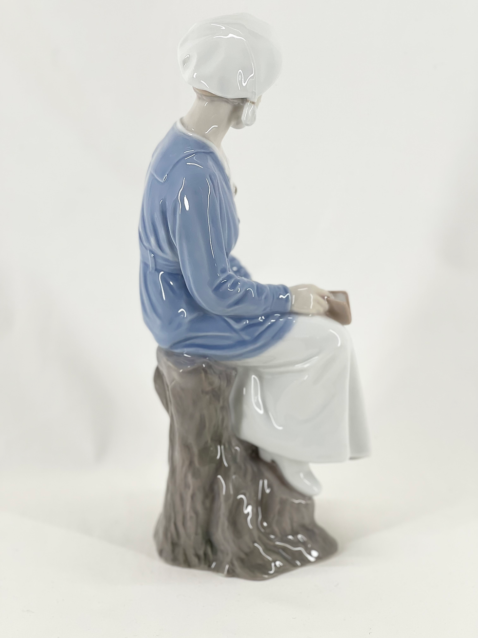 Miniaturebillede: Nr: 1938 - Meget sjældent figur - Studine / Sygeplejeelev - Bing og Grøndahl B&G