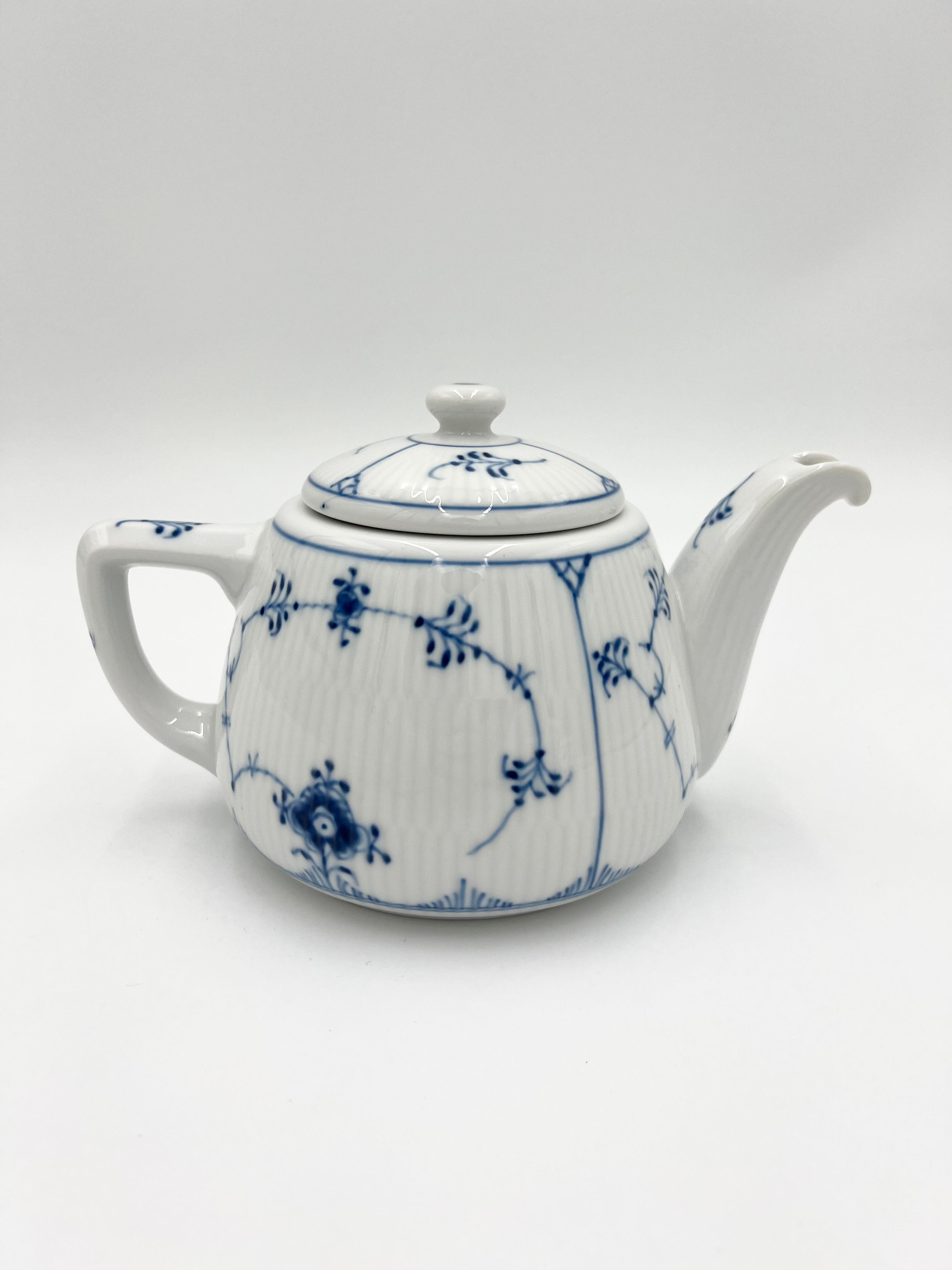 Nr: 1/2221 - Tekande - Musselmalet Royal Copenhagen RC