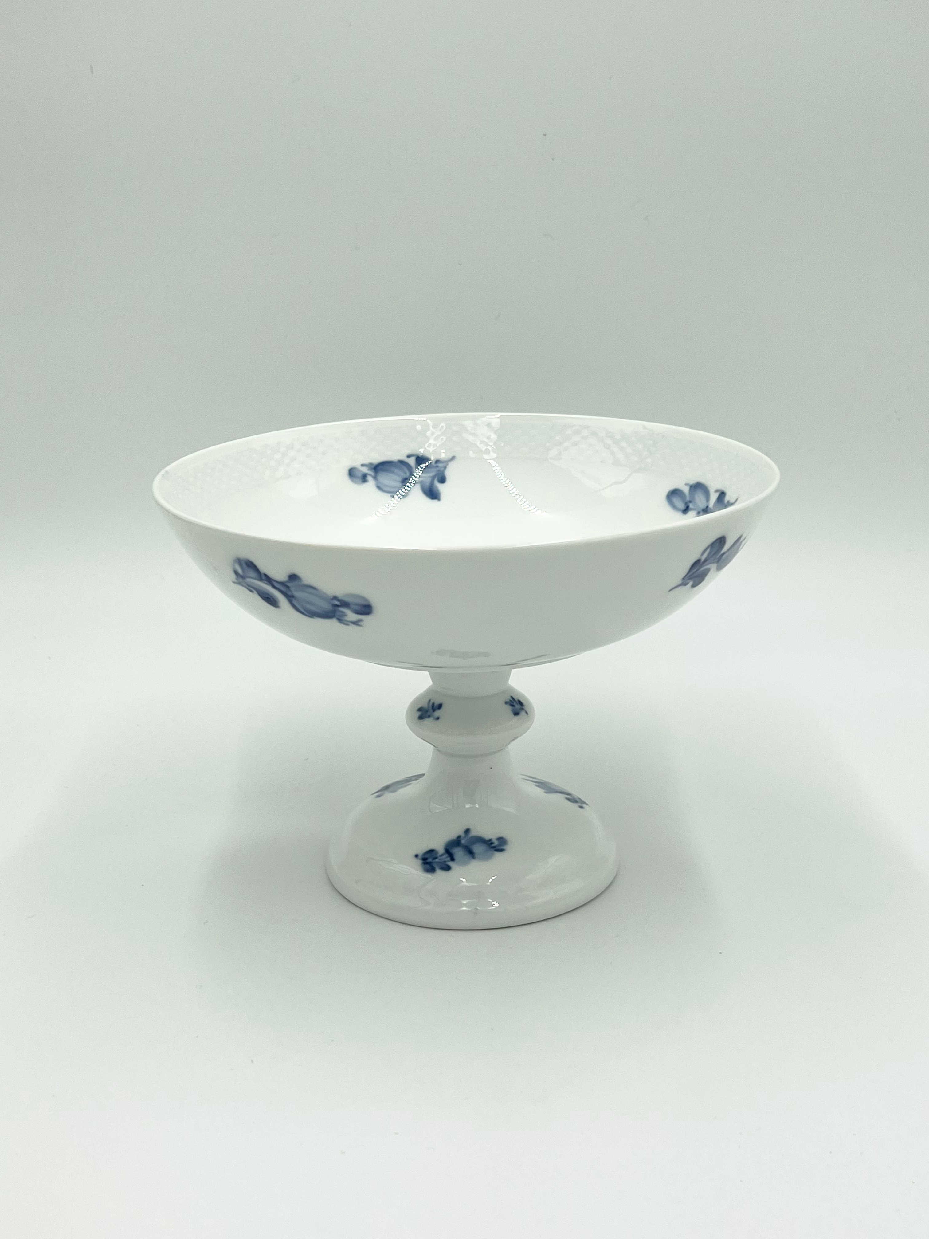 Nr: 10/8064 - Opsats - Blå Blomst Flettet Royal Copenhagen RC