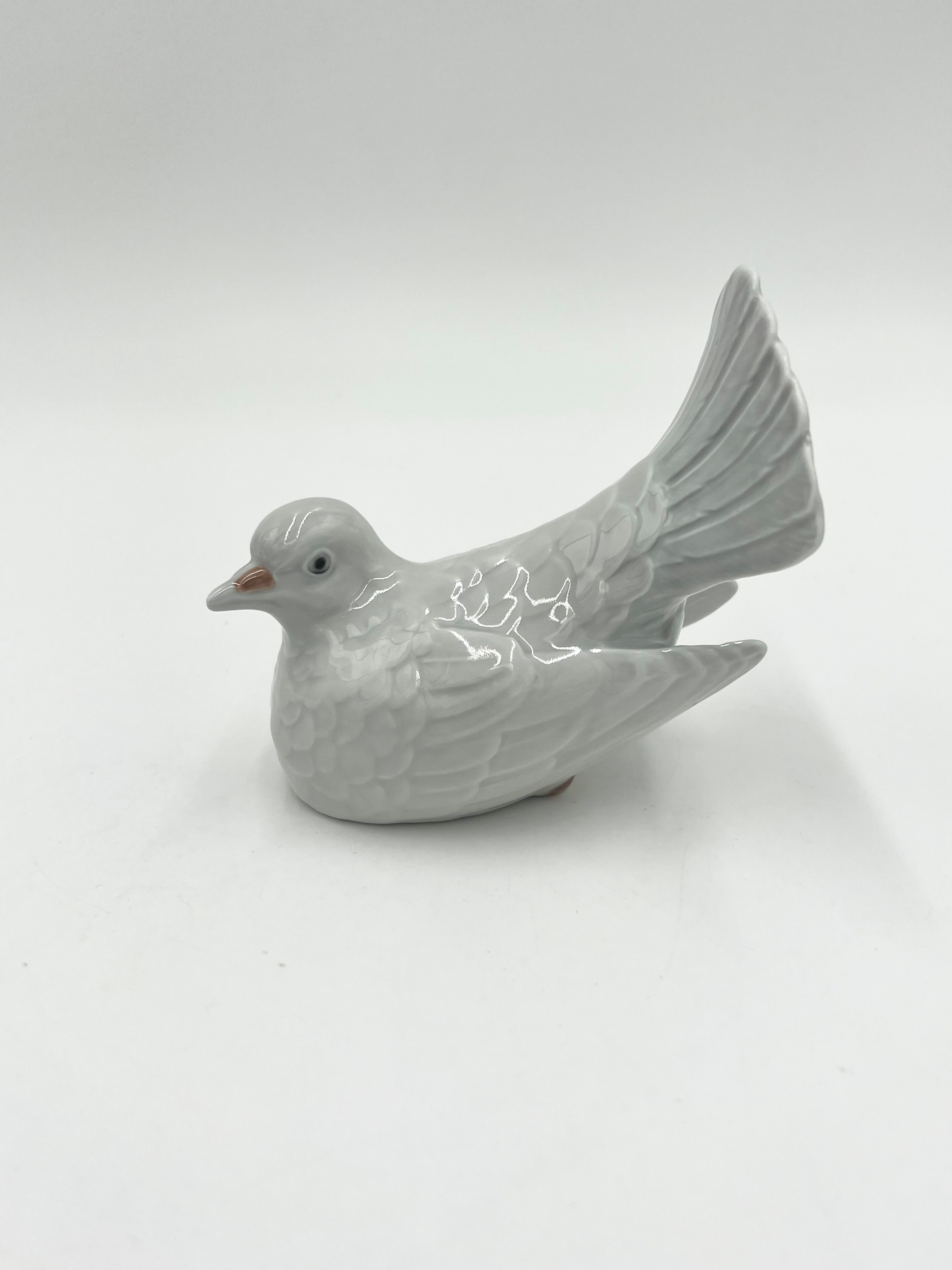 Nr: 539 - Due med løftet hale - Royal Copenhagen RC