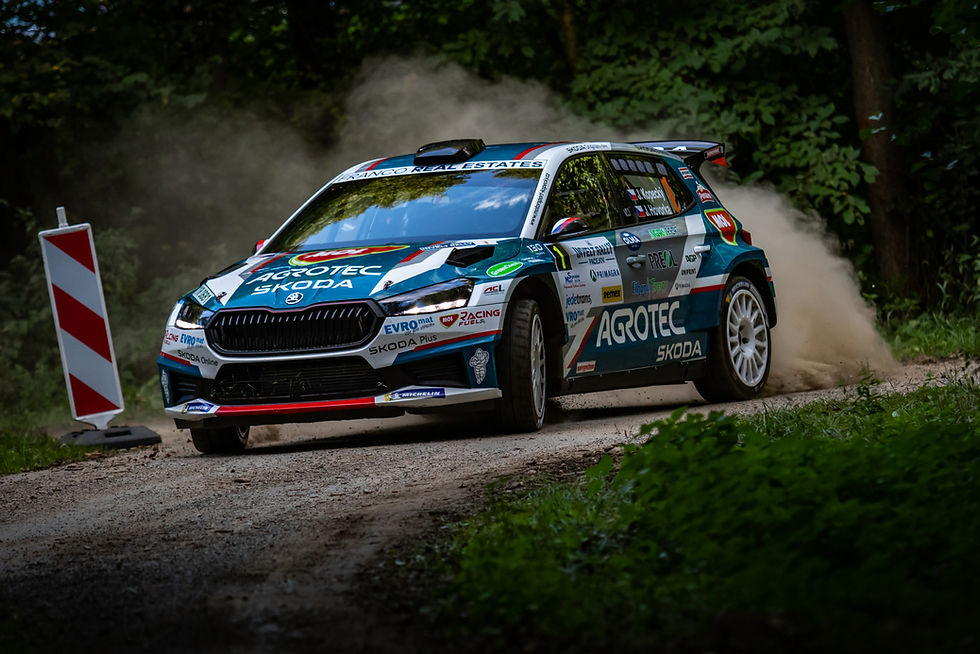 INVELT Rally Pačejov – 1. etapa: Kopecký diktuje tempo, Mareš ve formě, Wagner pod tlakem