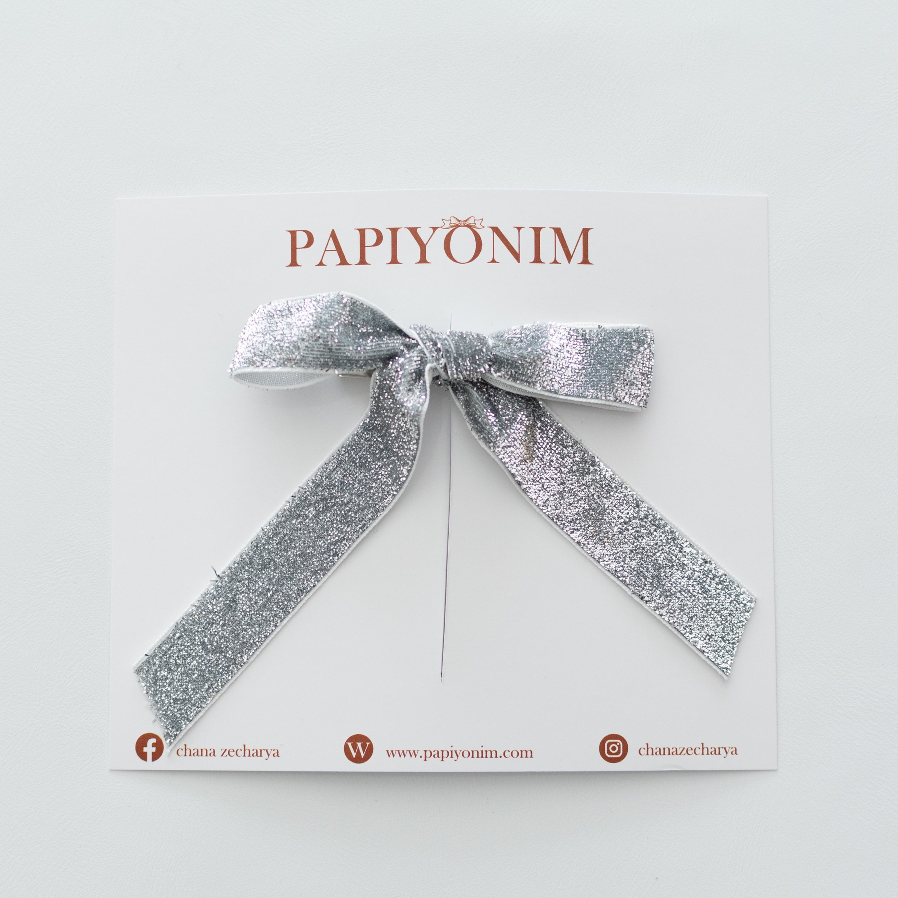 סיכת פפיון נצנץ כסף  - M